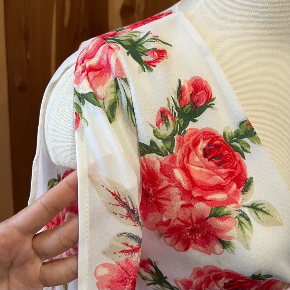 Rose print Rompers - Picture 2 of 4